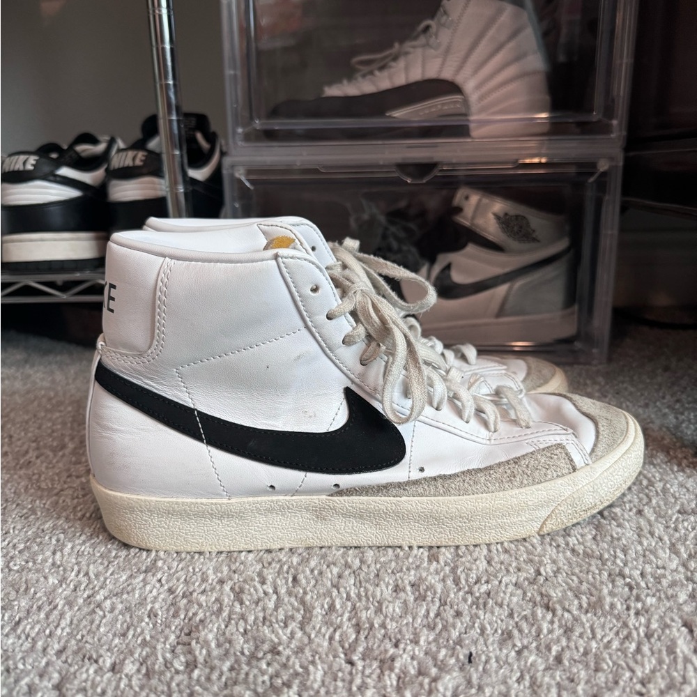 White Nike blazer mid 77